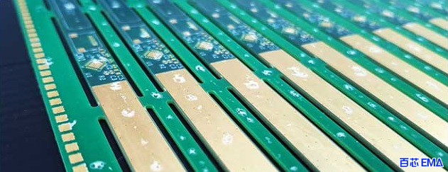 导致 PCB 有缺陷的白色残留物